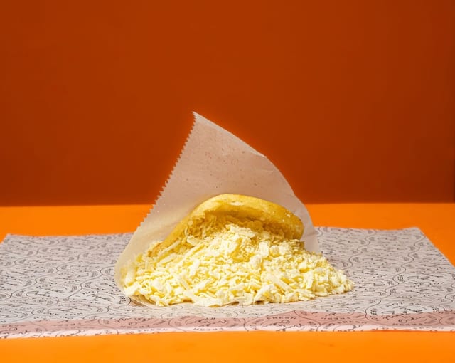AREPA/SHREDDED WHITE CHEESE.