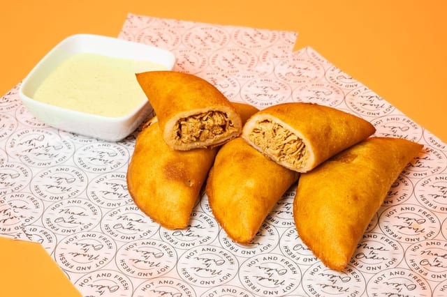 EMPANADA CHICKEN/POLLO.