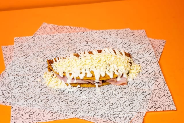 CACHAPA/MANO CHEESE & HAM.