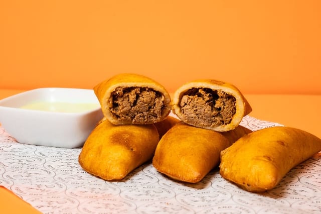 EMPANADA SHREDDED BEEF/MECHADA.